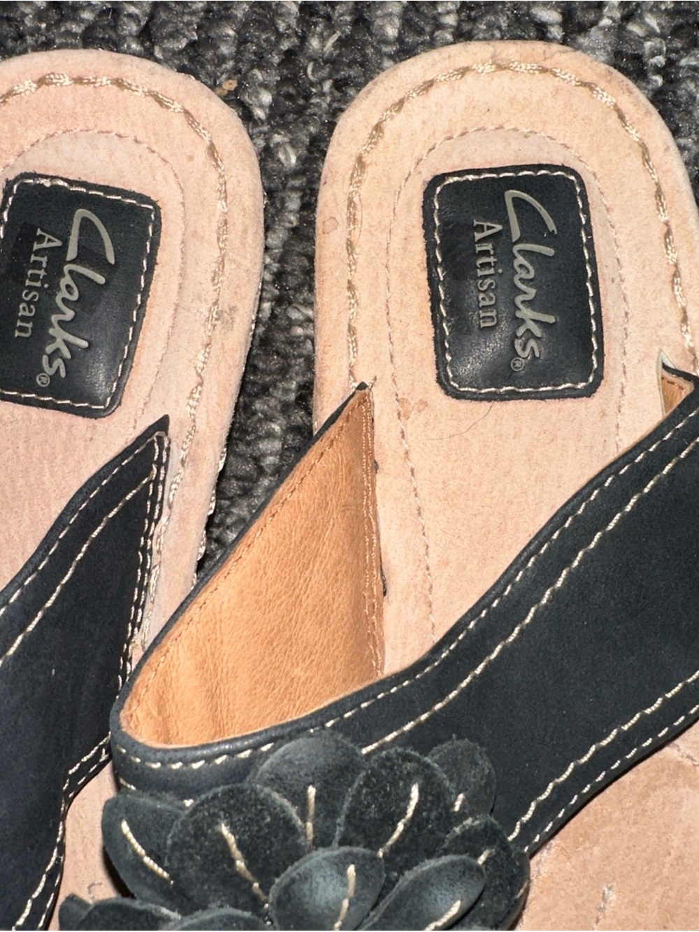 Clarks Black Floral Leather Toe-Ring Sandals - Picture 2 of 5